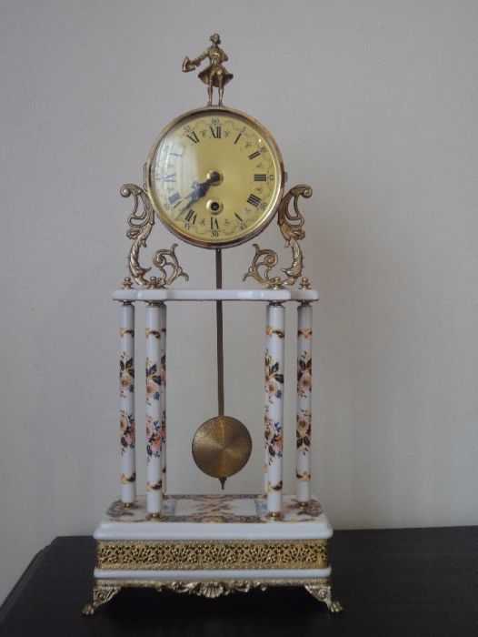 Relógio PINTADO Á MÃO em Porcelana da Marca ALFA