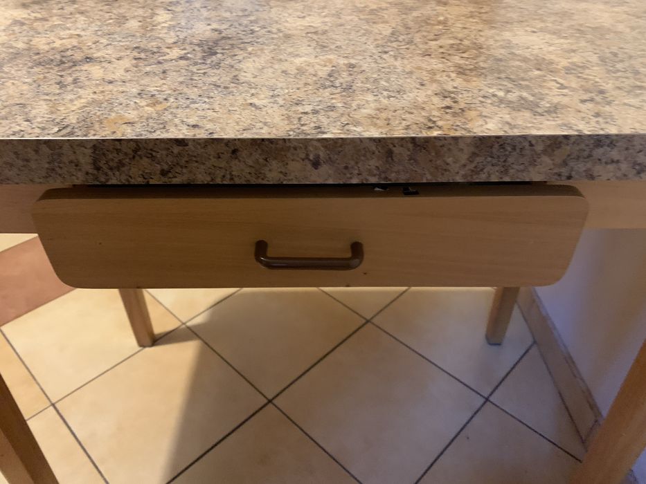 Stół drewiany z szufladą 105x58cm