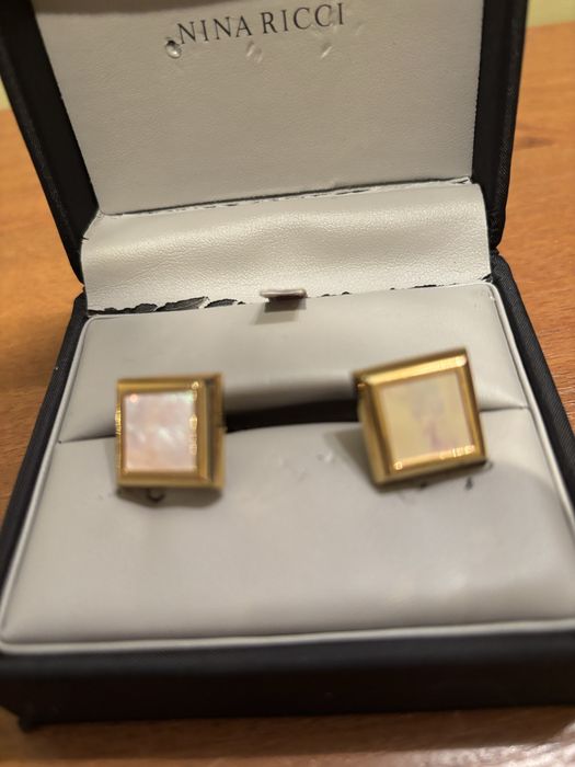 Чоловічі запонки Nina Ricci.