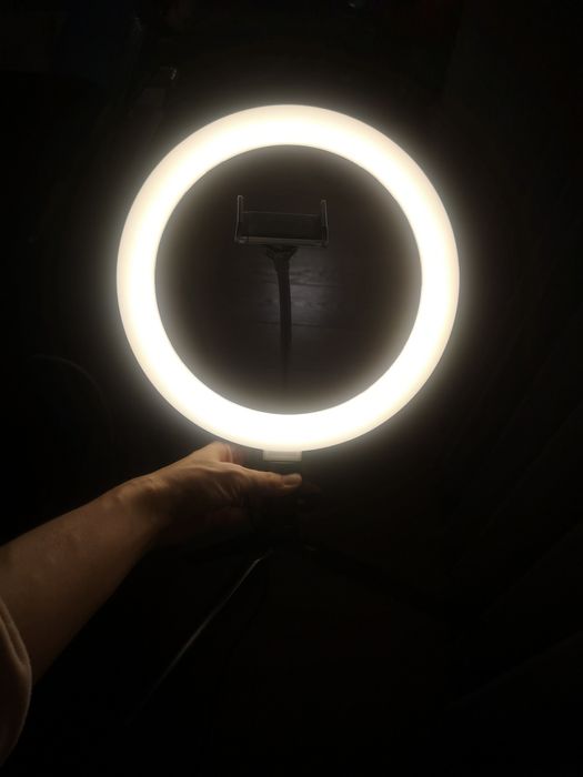 Luz LED portátil com apoio e suporte para telemóvel ajustável