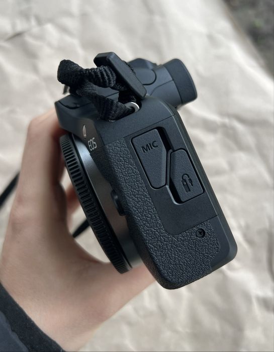 Продам фотоапарат Canon EOS R100 у стані нового.
