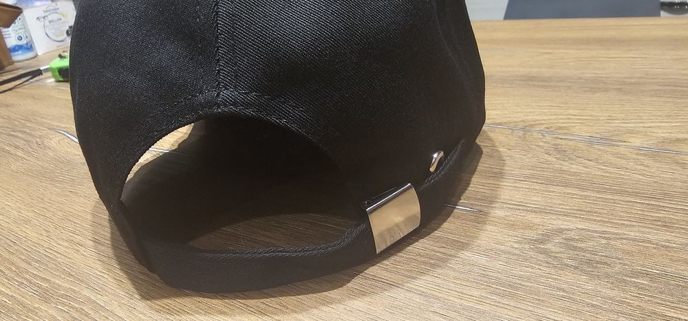 Czarna czapka z daszkiem dżokejka bawełna bejsbolówka  unisex