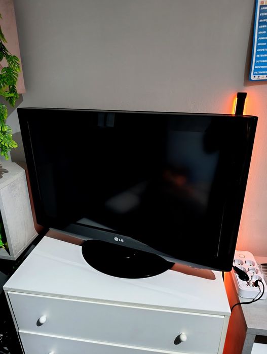 Televisão LG 32 polegadas - Ideal para Box ou Consola"
