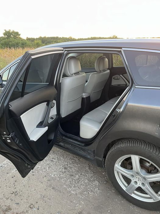 машина Toyota Avensis diesel