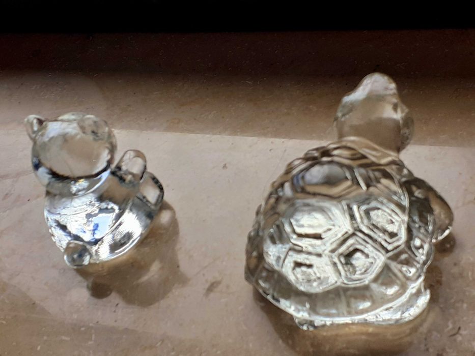Szklana figurka żółw, przezroczyste prasowane szkło