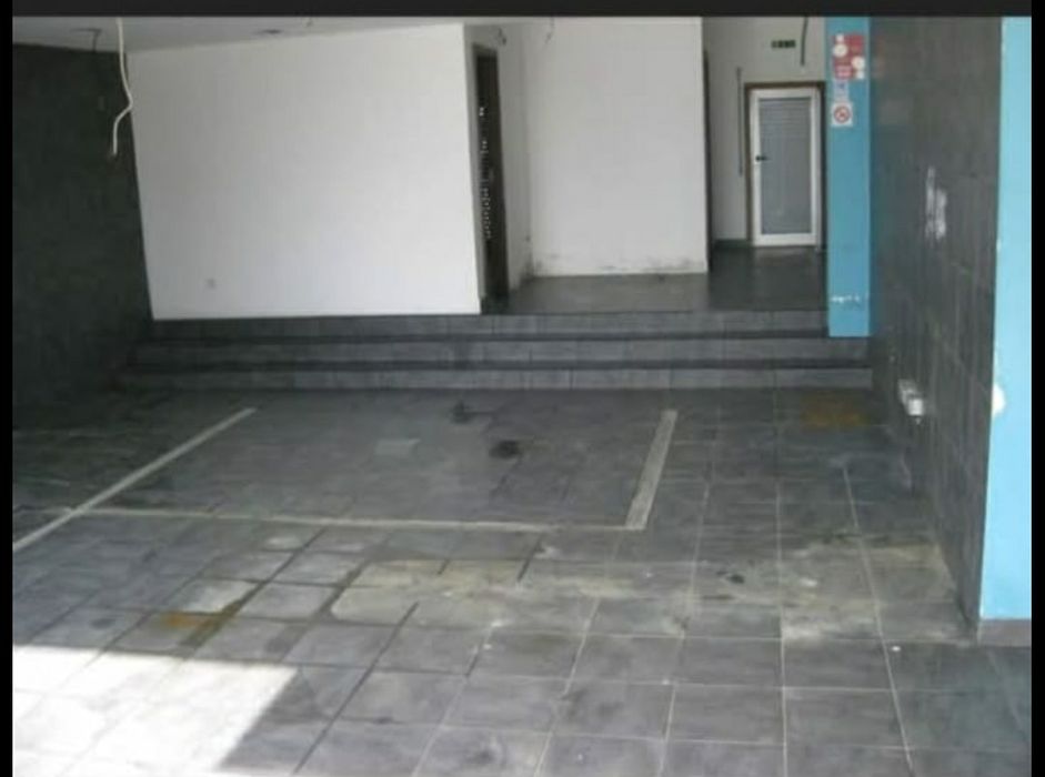 Arrendo loja de gaveto na Avenida Praia de Angeiras, Matosinhos