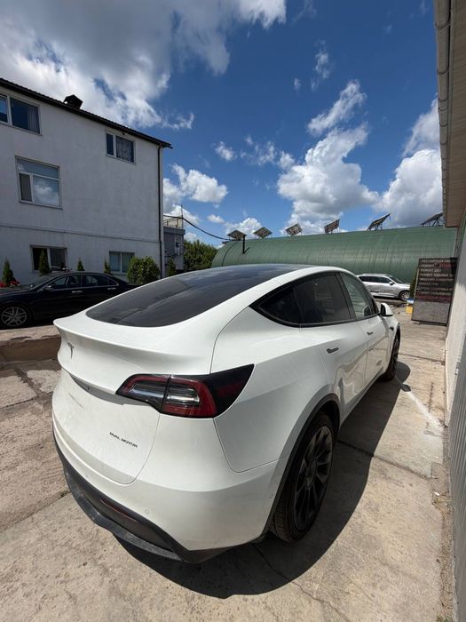 Оренда авто Tesla Model Y DM