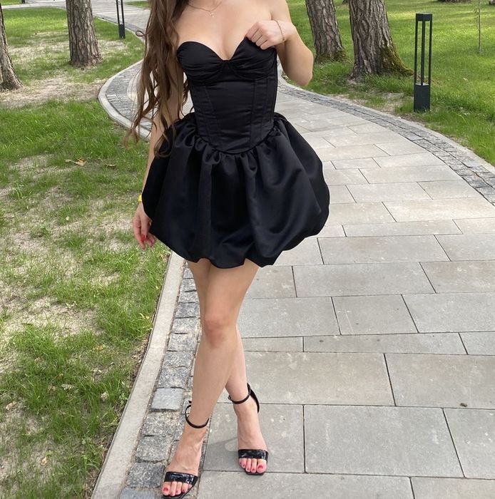 Чорна випускна сукня
