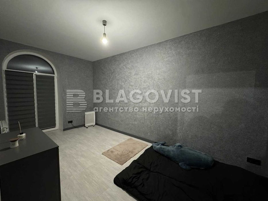 Продаж 2-к квартири Поділ вул. Щекавицька Сталінка цегла