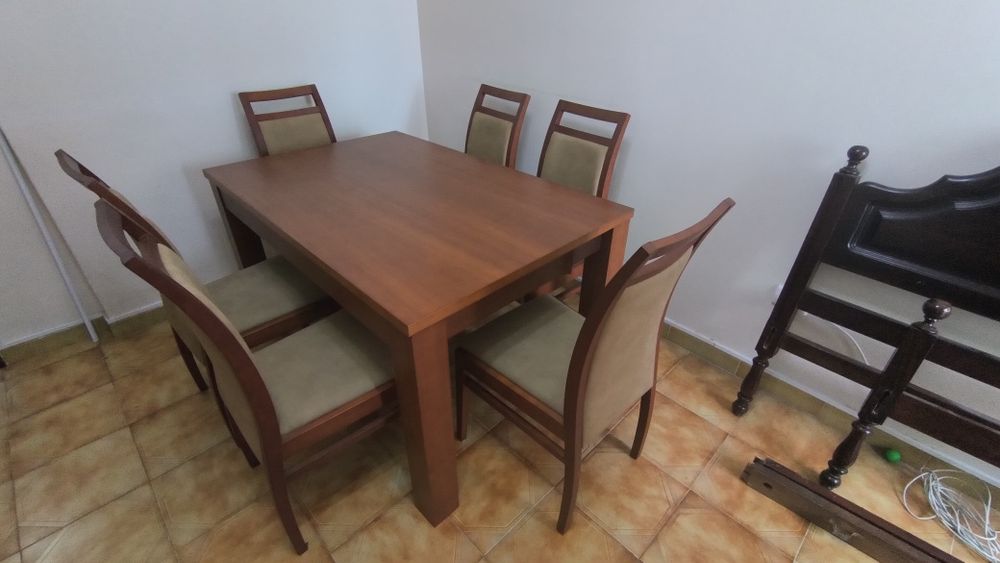 Mesa extensivel em Cerejeira com 5 cadeiras