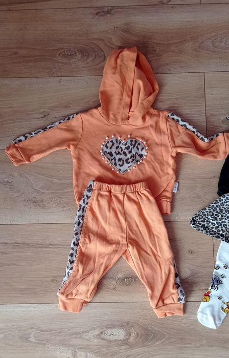 Zestaw dla dziewczynki 68 cm. Dresy, sukienki, spodnie, bolerka.