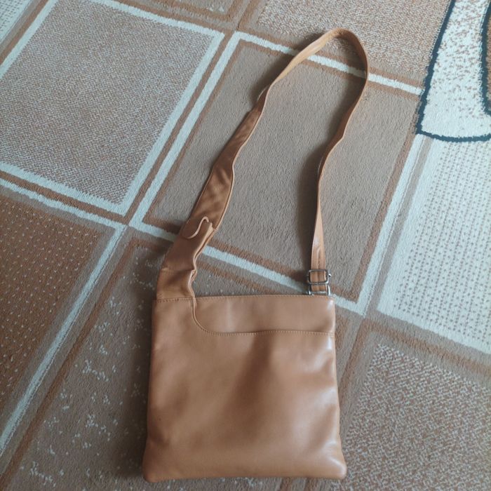 Сумка жіноча шкіряна.