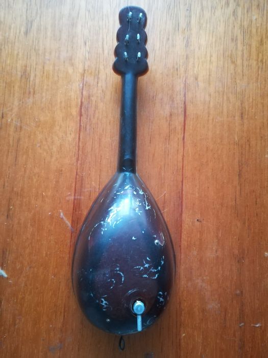 Продам терміново антикварну  мандолину