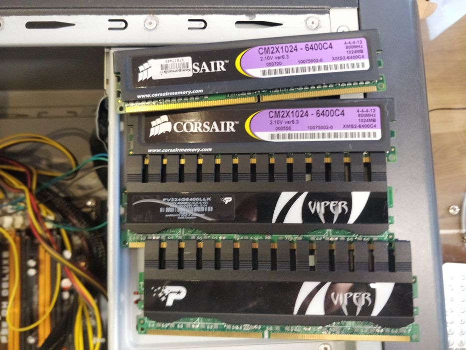 1x Komputer, 2 monitory, peryferia