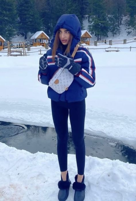 Продаю зимнюю курточку Диор