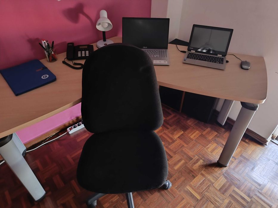 Secretaria e cadeira
