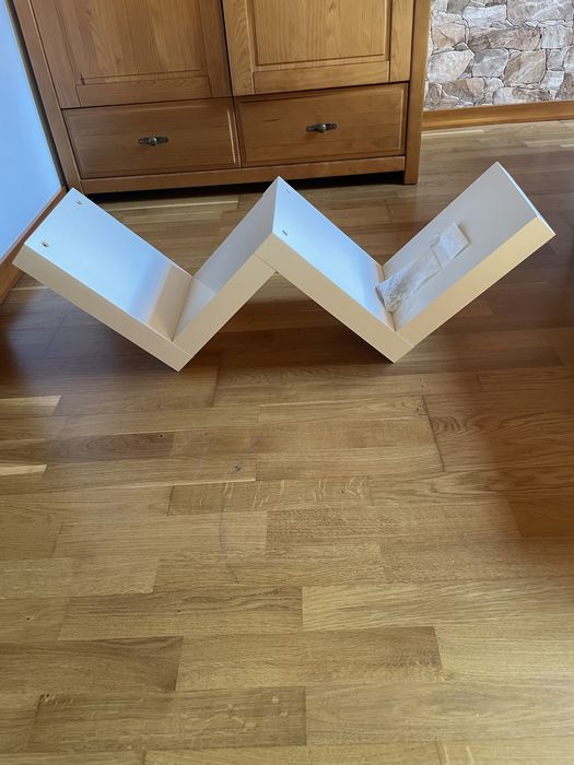 Prateleira suspensa em madeira