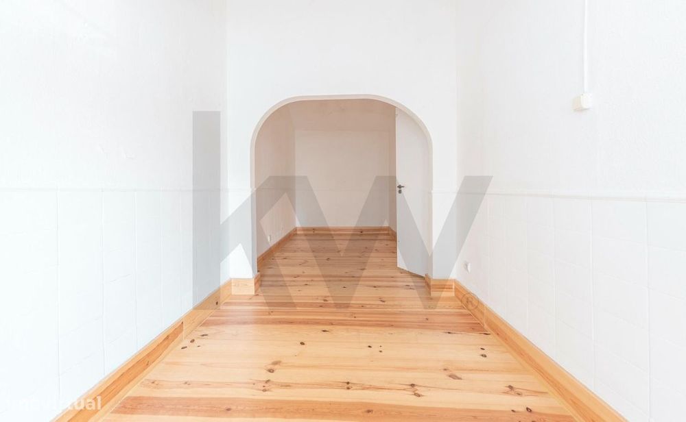 Apartamento T2 * Bairro de Inglaterra * Varanda c/ Vista de Cidade