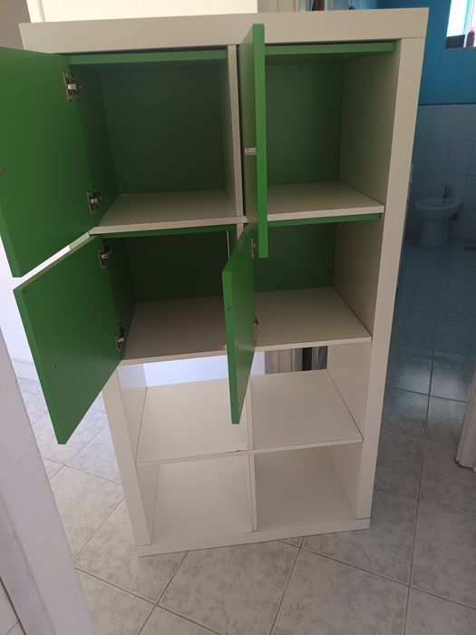 Móvel de cubos com portas