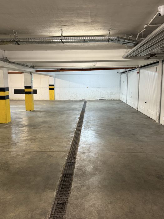 Miejsce postojowe w hali garażowej