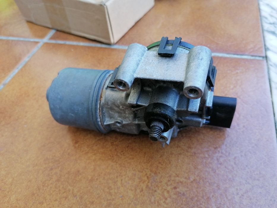 Motor das escovas de limpa vidros da frente Ford Fiesta