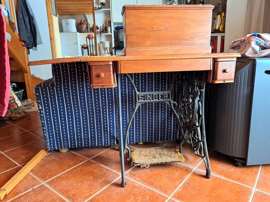 Maquina de costura com movel