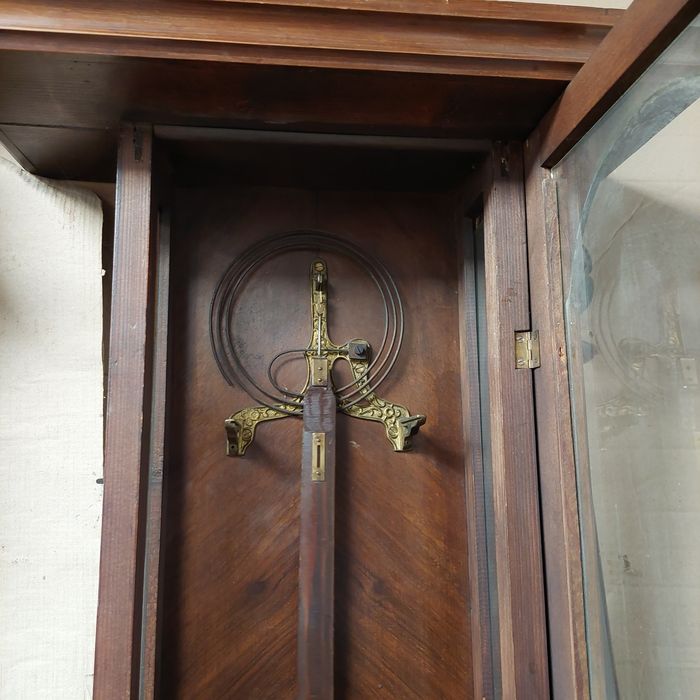 Piękny wagowy zegar.