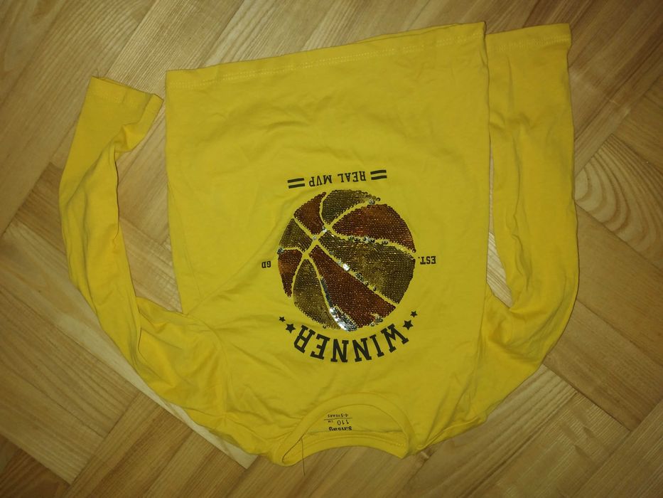 Bluzka dla chlopca sinsay 110 cekiny pilka dlugi rekaw