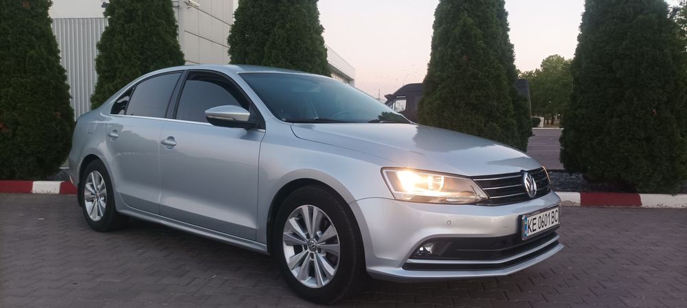 Продам офіційний Volkswagen Jetta  2016 року.