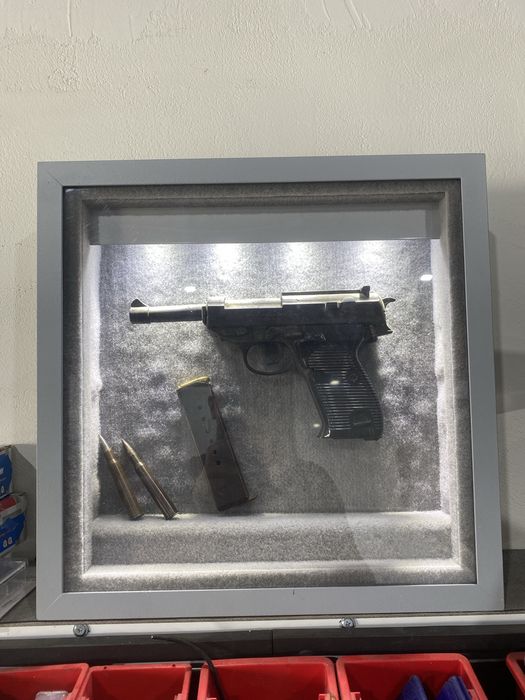 Gablotka ekspozycyjna / ekspozytor ścienny