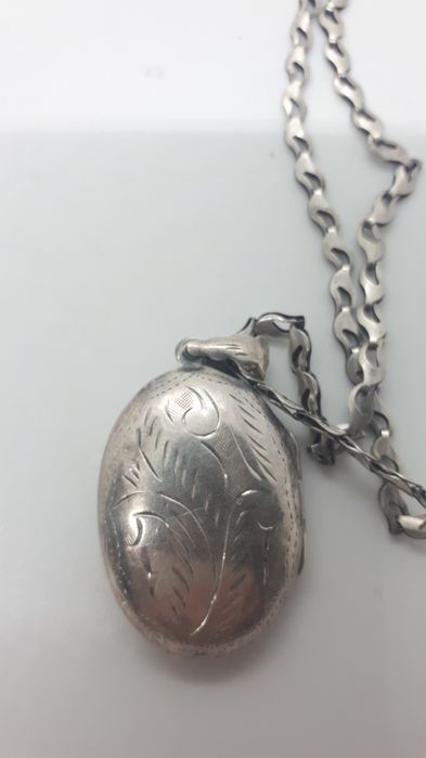 Серебряные кулоны.