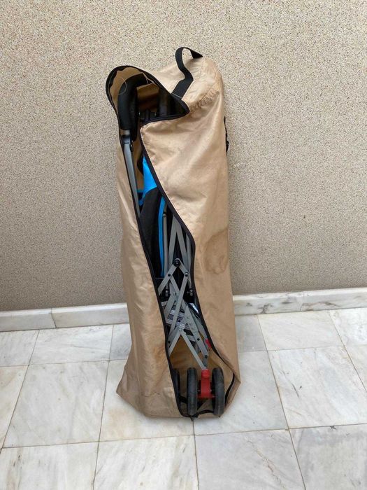 Carrinho bengala, com saco para o guardar