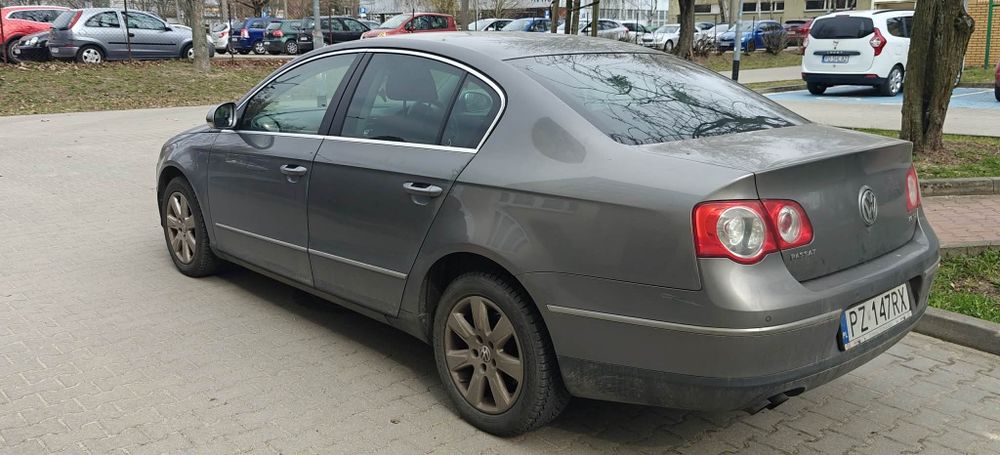 LA7T Passat 

Blacharsko BDB
Silnik 2.0 TDi

Podana cena za d