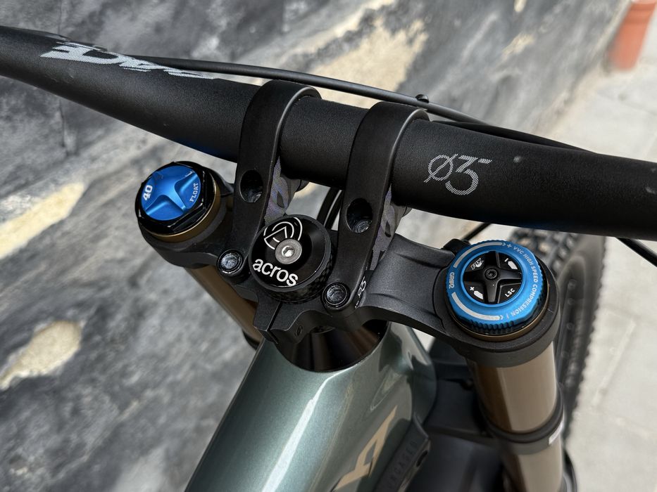 YT Tues 2024 29’ fox40 dhx sram code slv gx carbon