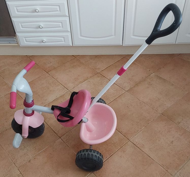 TRICICLO CRIANÇA para +12meses. Caixa basculante. Muito bem estimado.