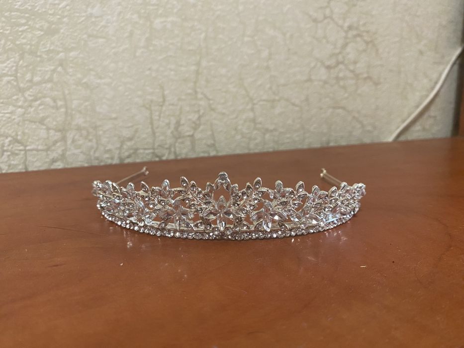 Діадема прикраса