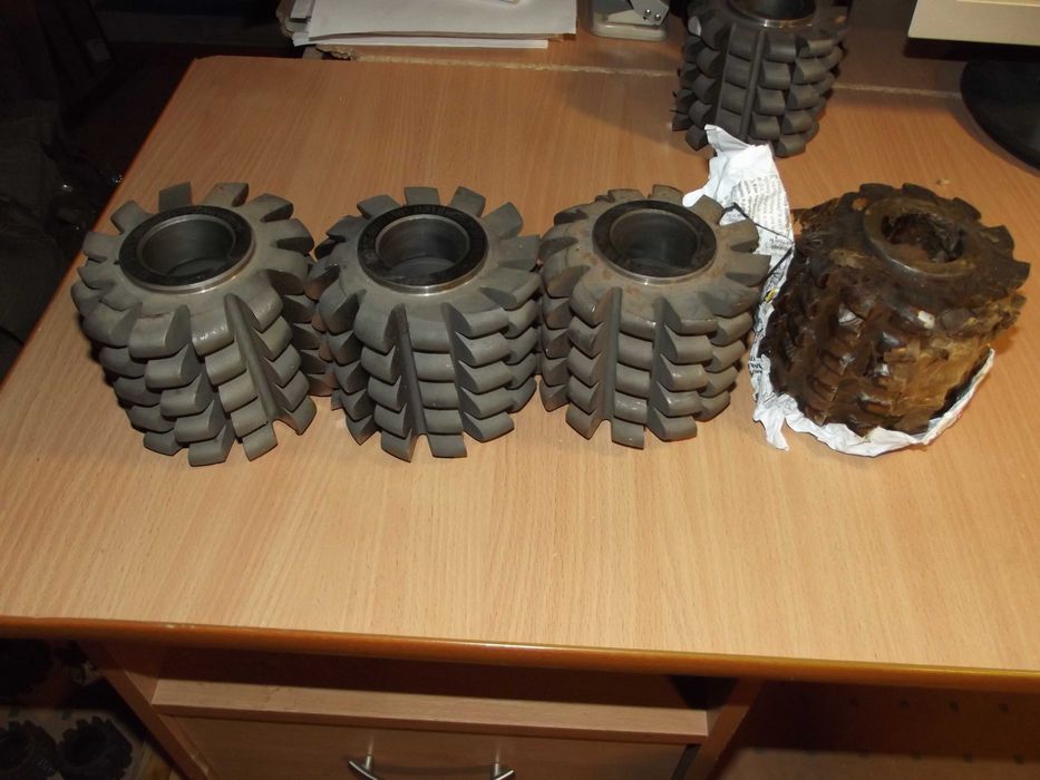 Фрезы червячные цельные для нарезания зубьев звездочек 38,1 и др.