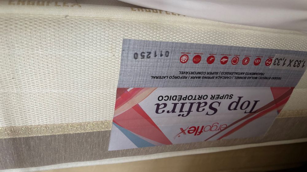 2x Estrados e  2 colchões como novos. Medidas 1,83x1,18 e 1, 83 x 1, 33- Foram ambos sempre usados com capa protetora- tem menos de dois anos