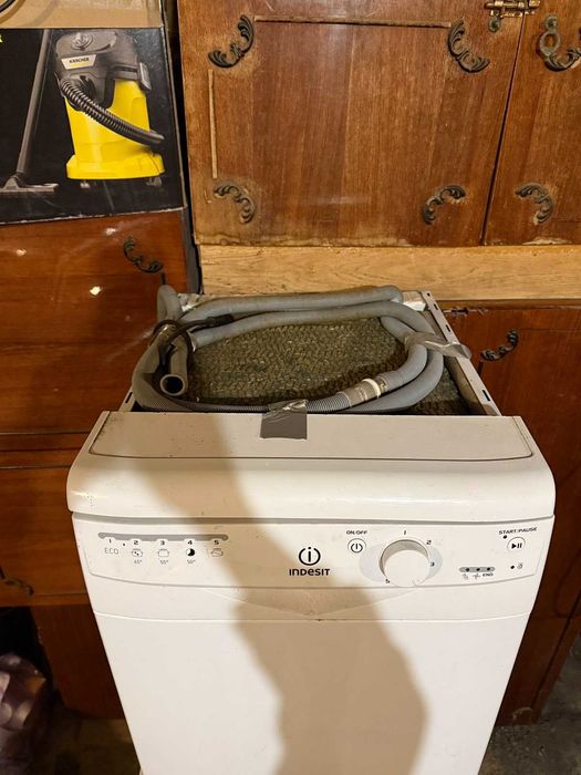 посудомийна машина indesit