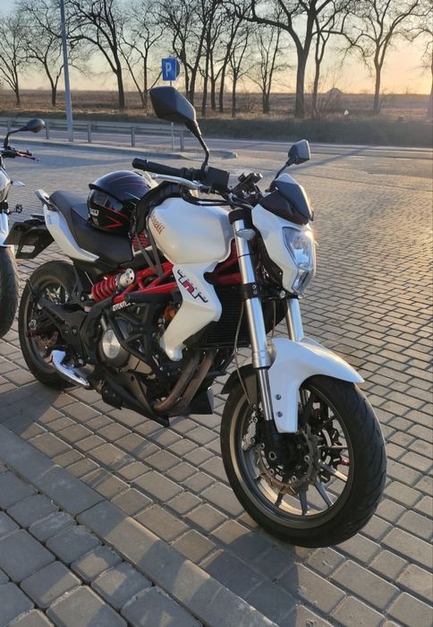 Продам мотоцикл benelli tnt 300