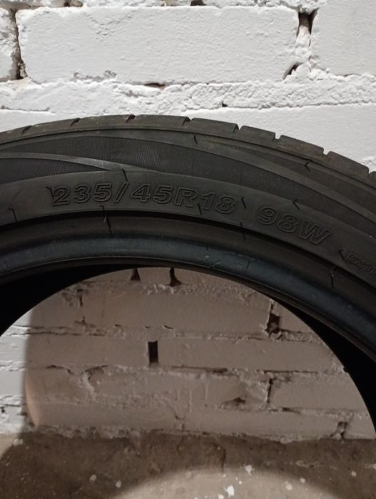 Opony letnie 235/45/18