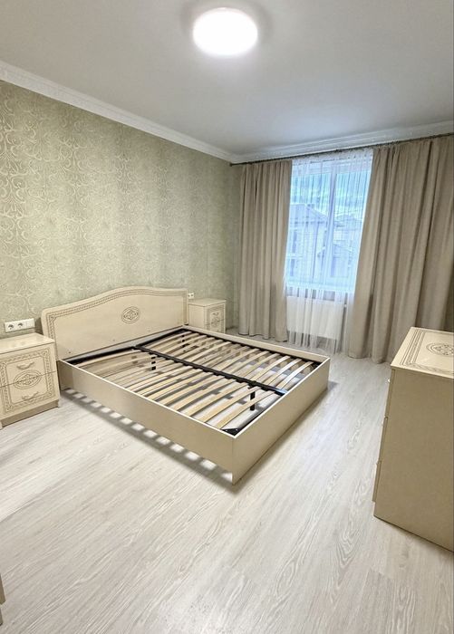 Продаж 2-кім. квартири 73.5 м.кв. з ремонтом вул Грушевського, Пустомити