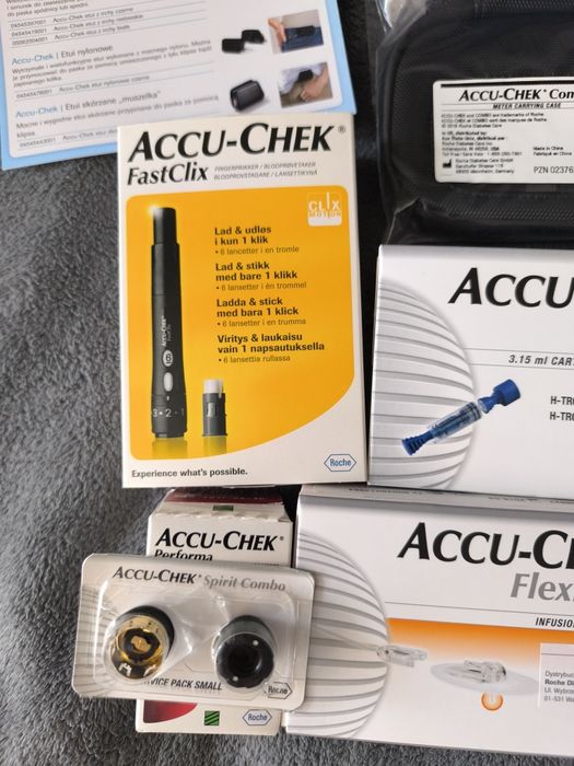 Pompa insulinowa ACCU-CHEK COMBO i pakiet startowy.