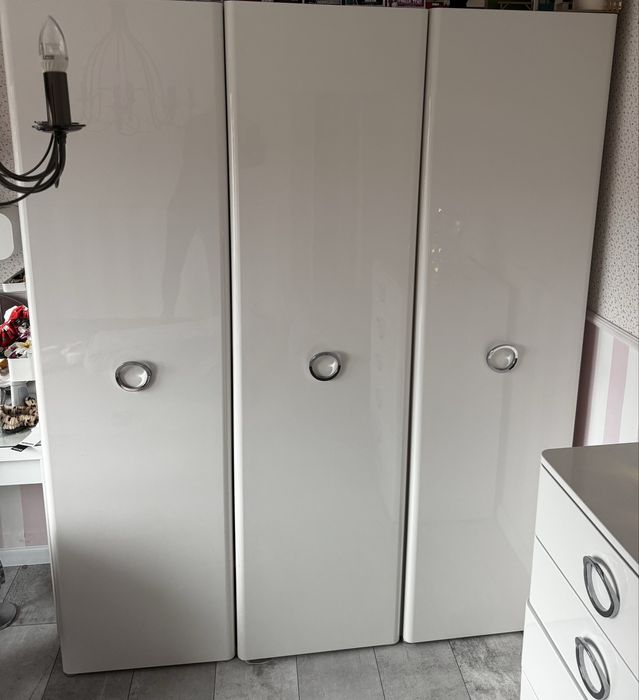 Sprzedam meble (szafa i komoda )