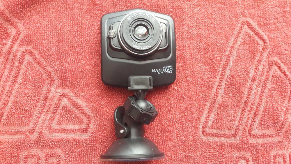 Автомобильный  Full  HD  Видеорегистратор ( 1920x1080 )