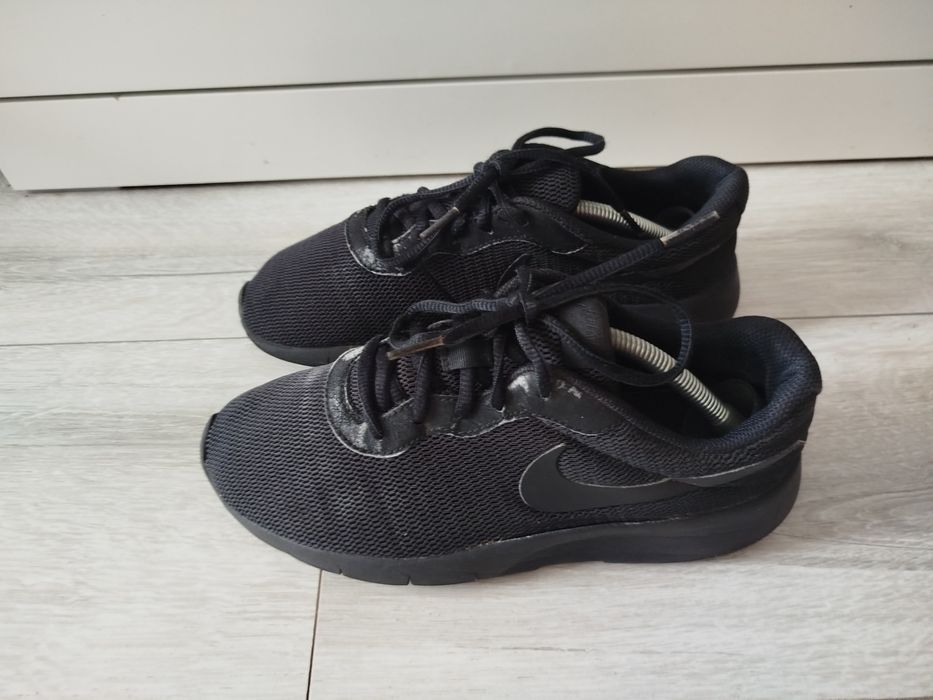 Czarne buty nike