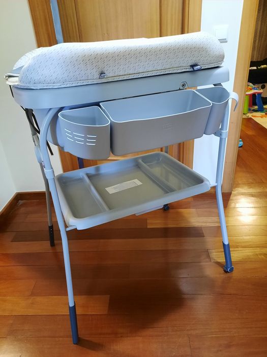 Muda fraldas com banheira - Chicco