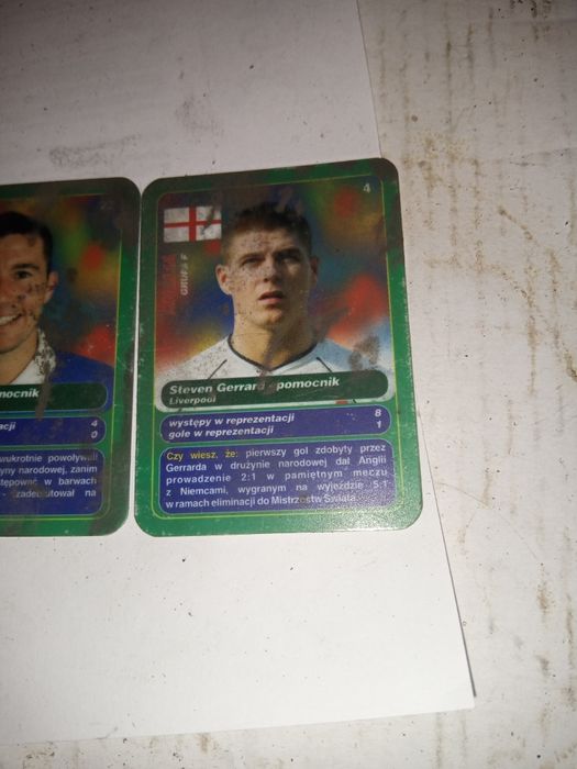 Karty z piłkarzami i pokemony