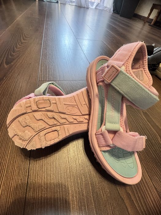Літнє взуття 31 32 35 босоніжки, crocs , steve madden