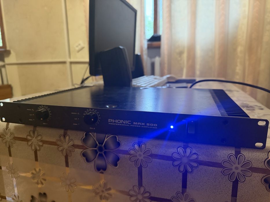 Усілітєль мочності Phonic MAX 500